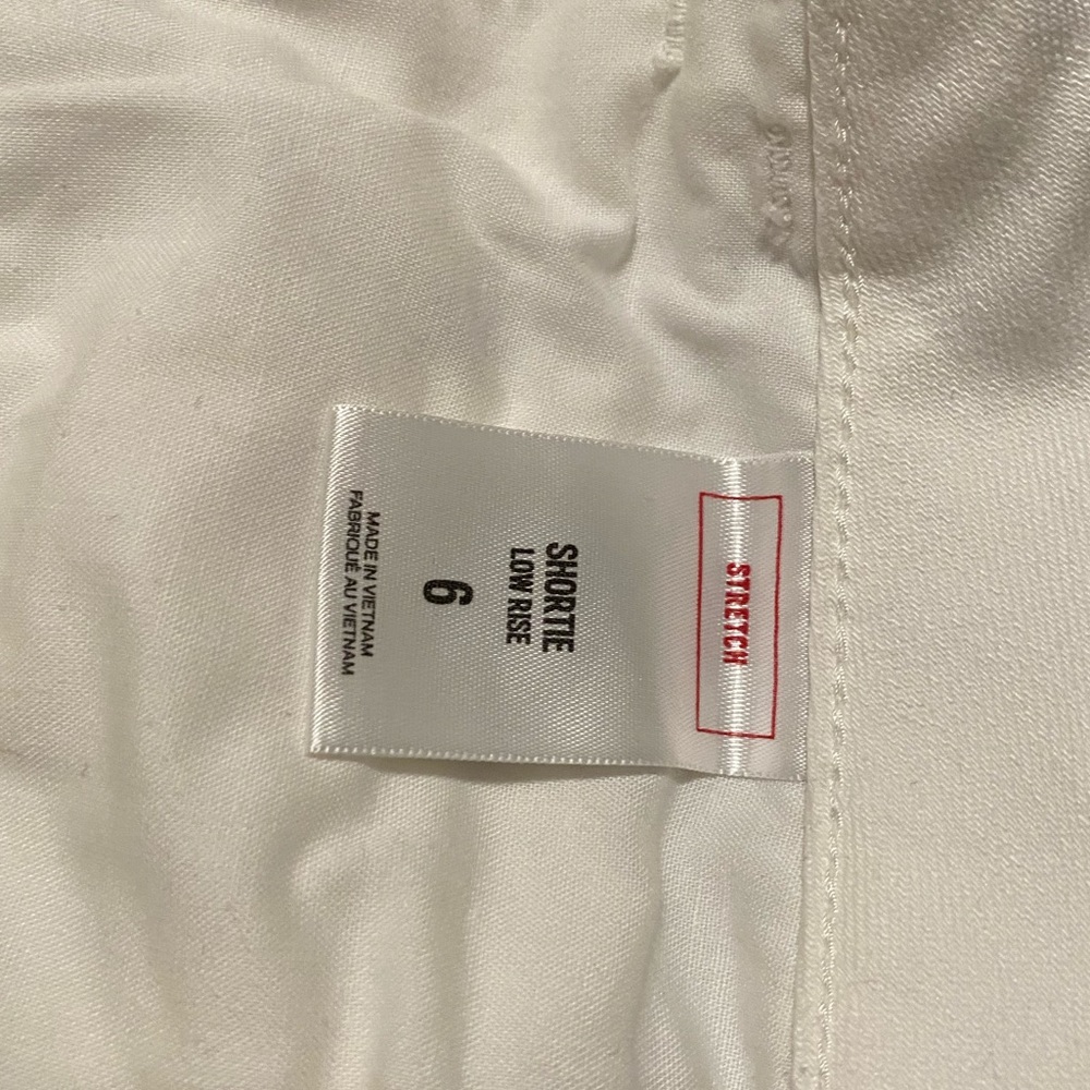 Express Low Rise white shorts. - Picture 4 of 4